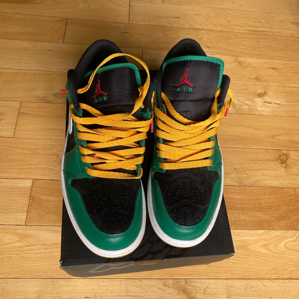 Nike Air Jordan 1 Low SE Holiday Special Size 9.5 Mens DQ8422 300